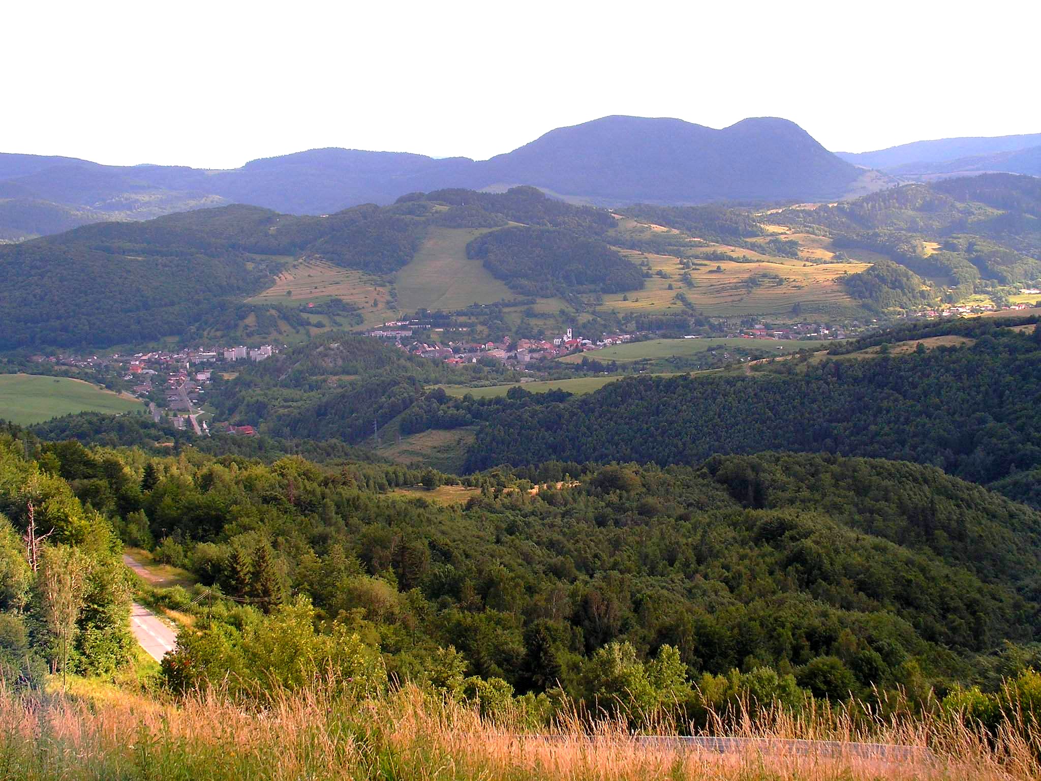 Dobšiná -pohľad z Dobšinského kopca - Dlhý vrch